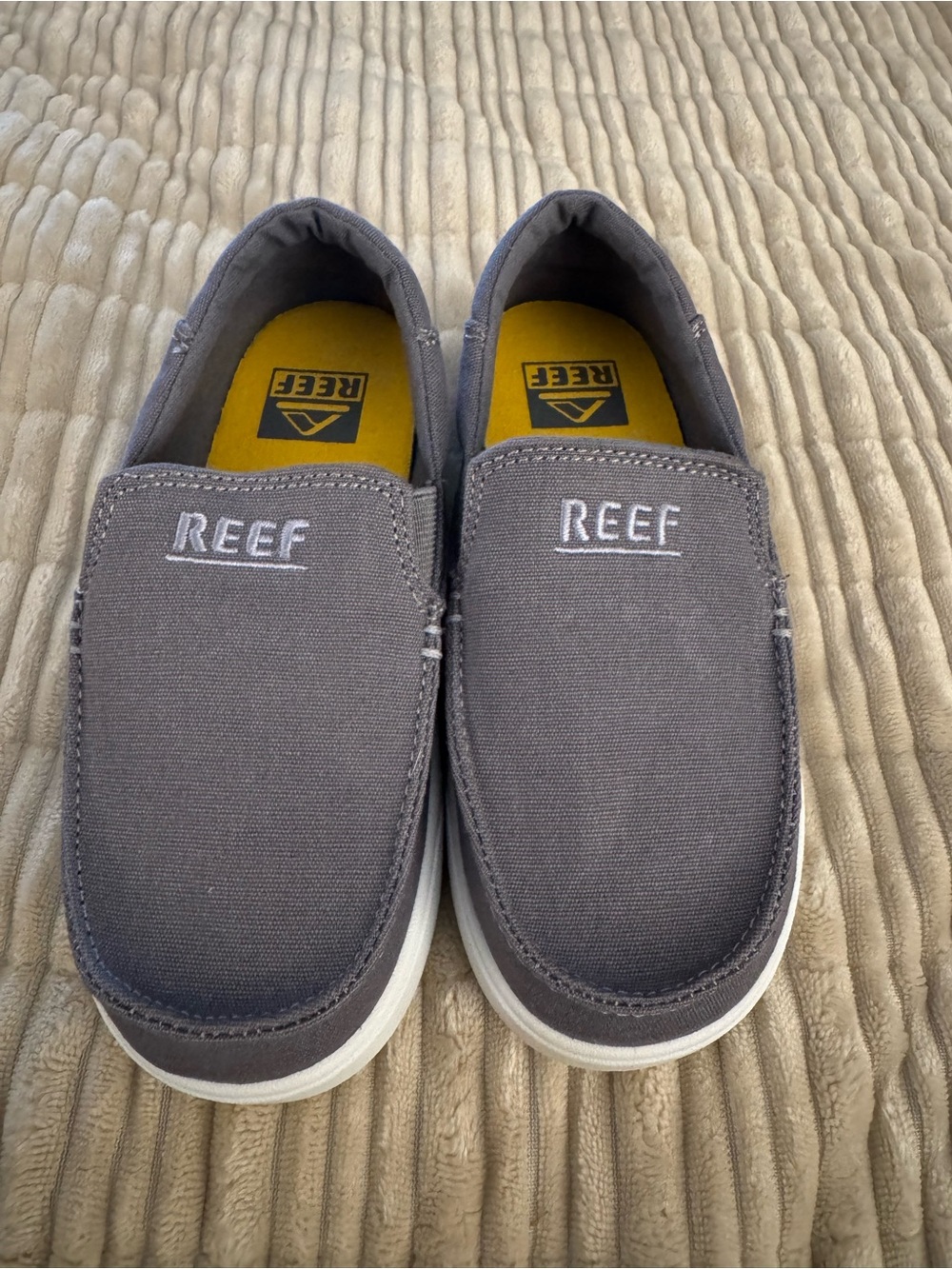 Reef Men's Casual Slip-On Loafers in Gray with White Sole
